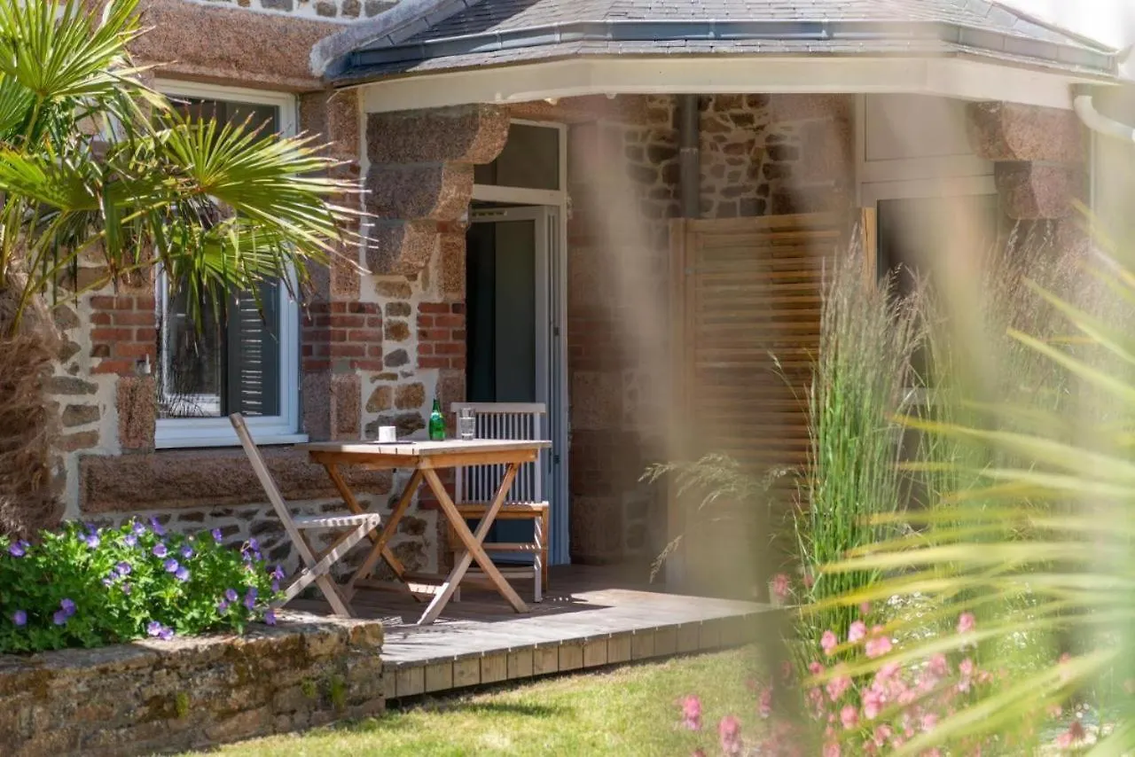 Hotel Les Costans, The Originals Relais Perros-Guirec 3*,