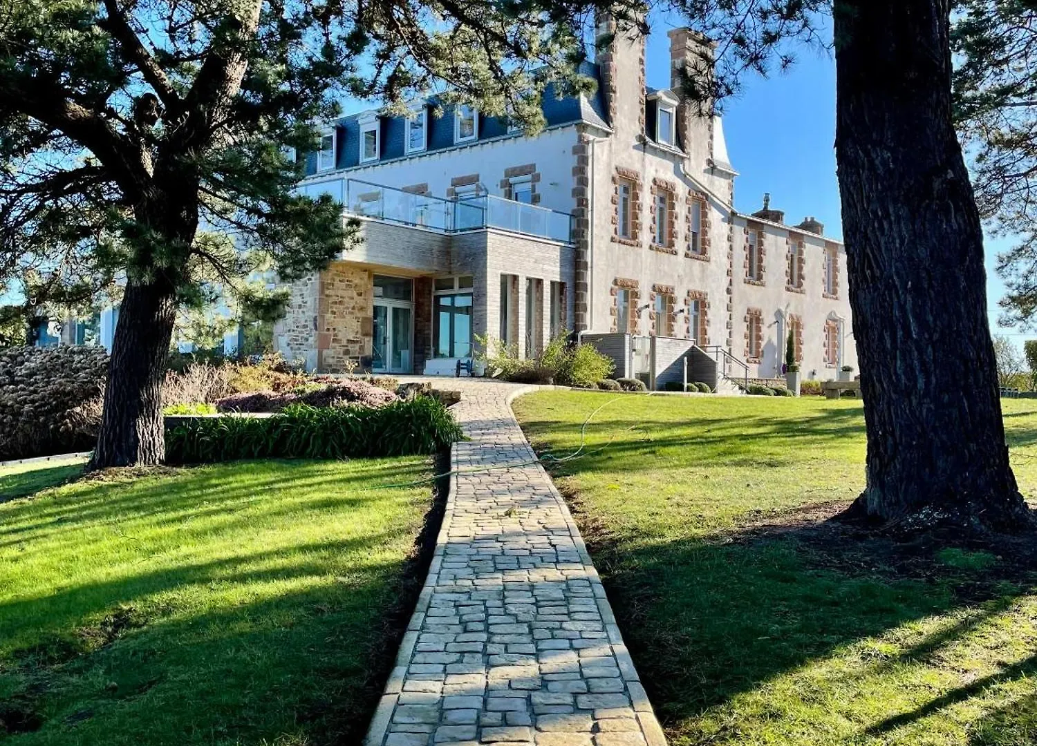 Hotel Les Costans, The Originals Relais Perros-Guirec